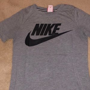 women’s nike shirt